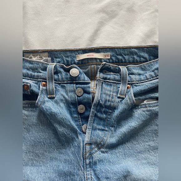 Levi’s wedgie jeans 24 waist - Picture 2 of 4